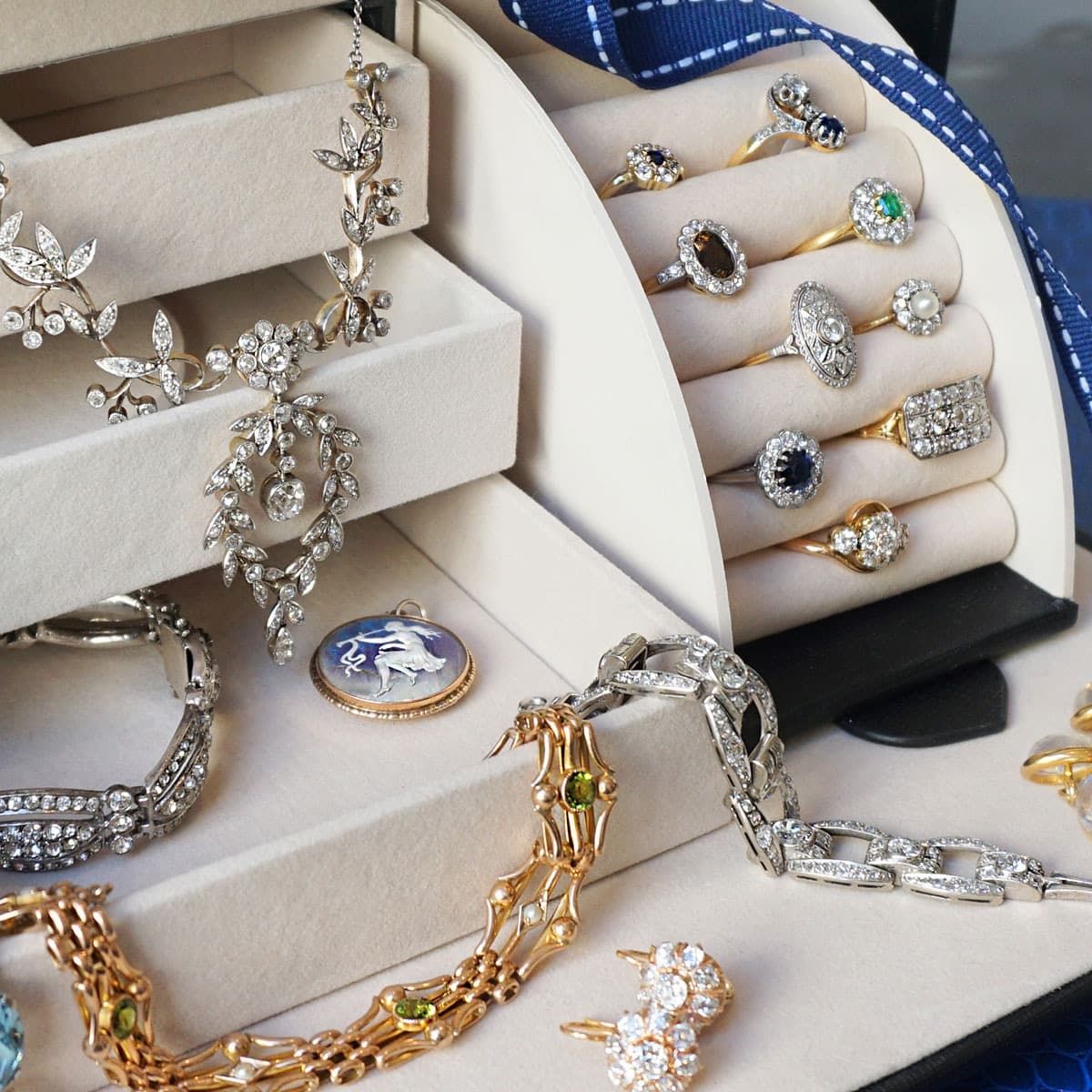 Custom diamond jewelry for Unique Love Stories