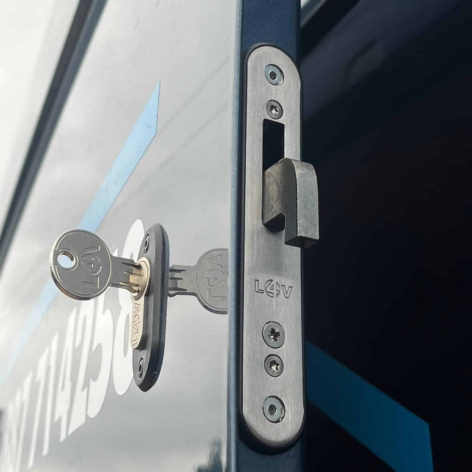 Innovazione e sicurezza nelle serrature antifurto per furgoni